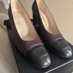 CHANEL Two-Tone Leather Cap-Toe Pumps in Black and Dark Brown